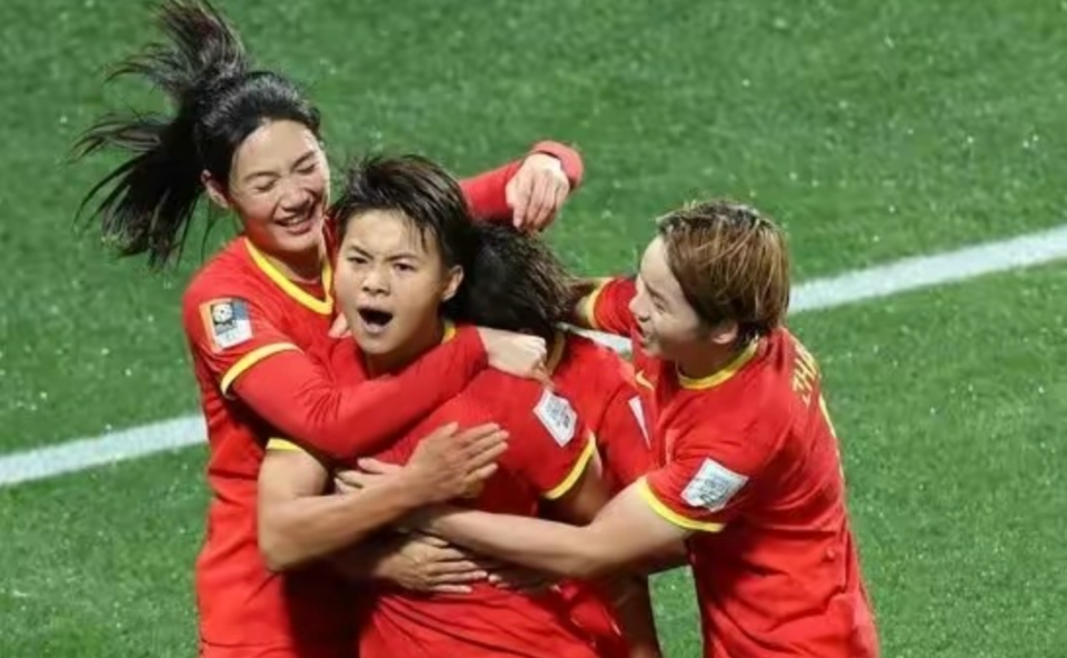 爱游戏官方网站-费耶诺德冲刺阶段迎来里程碑赛前法兰克福遗憾出局，转会期广东宏远备战法国杯直接炸裂的简单介绍